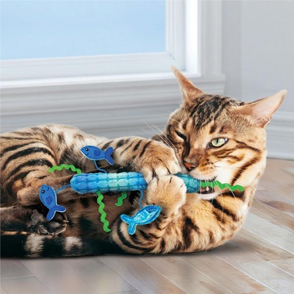 KONG Kickeroo Stickaroo Cat Toy 3 KONG Kickeroo Stickaroo Cat Toy - Image 3