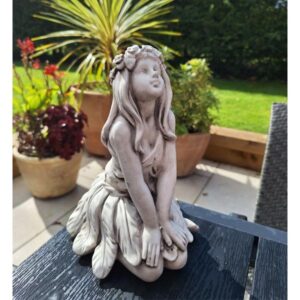 Holly Sitting Stone Garden Ornament 22cm