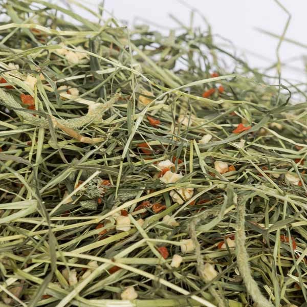 Newhay Timothy Feeding Hay Carrot & Apple 1kg 3 Newhay Timothy Feeding Hay Carrot & Apple 1kg - Image 3
