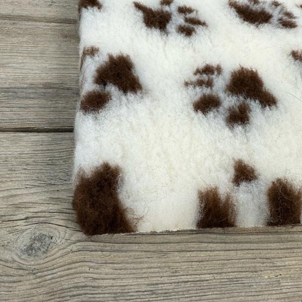 Soul Pet Non-Slip High Grade Vet Bedding Cream with Brown Paws 51x75cm 2 Soul Pet Non-Slip High Grade Vet Bedding Cream with Brown Paws 51x75cm - Image 2