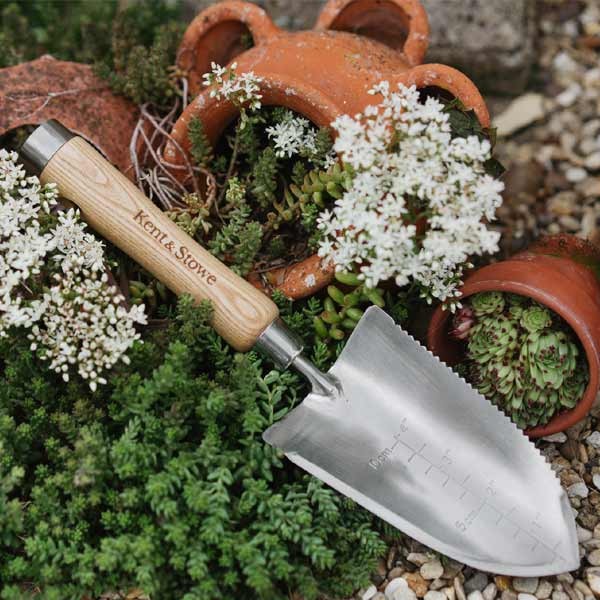 Kent & Stowe The Capability Trowel 6 Kent & Stowe The Capability Trowel - Image 6